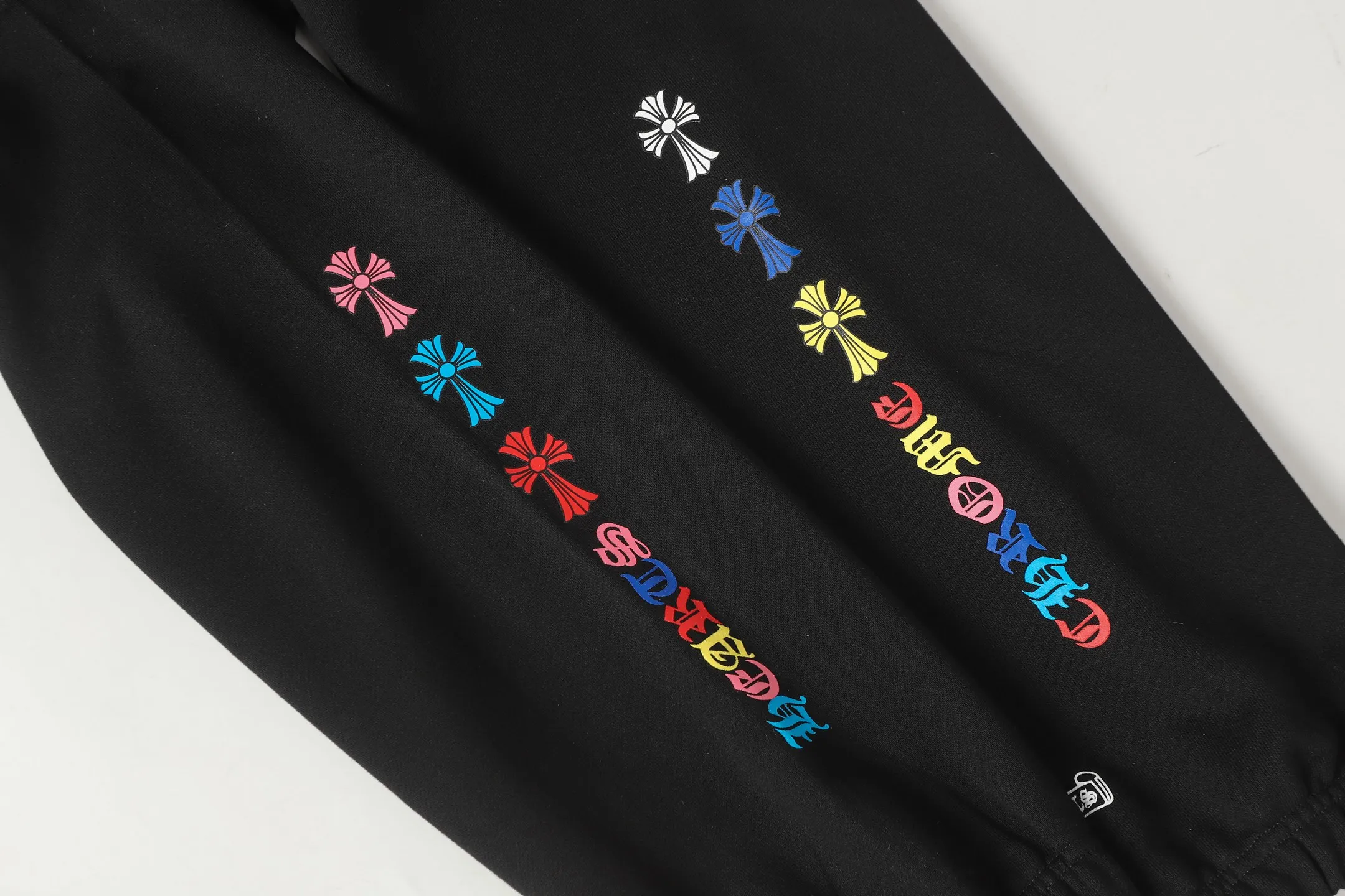 P270 #W5005 cross-border model, quality-conscious people please do not place an order -Chrome Hearts/Chrome Hearts colorful Sanskrit letter printed trousers, casual trousers and sweatpants -High weight, high density and high quality. The wool is soft, delicate and skin-friendly. It feels soft and silky. It has excellent warmth and skin-friendly properties.